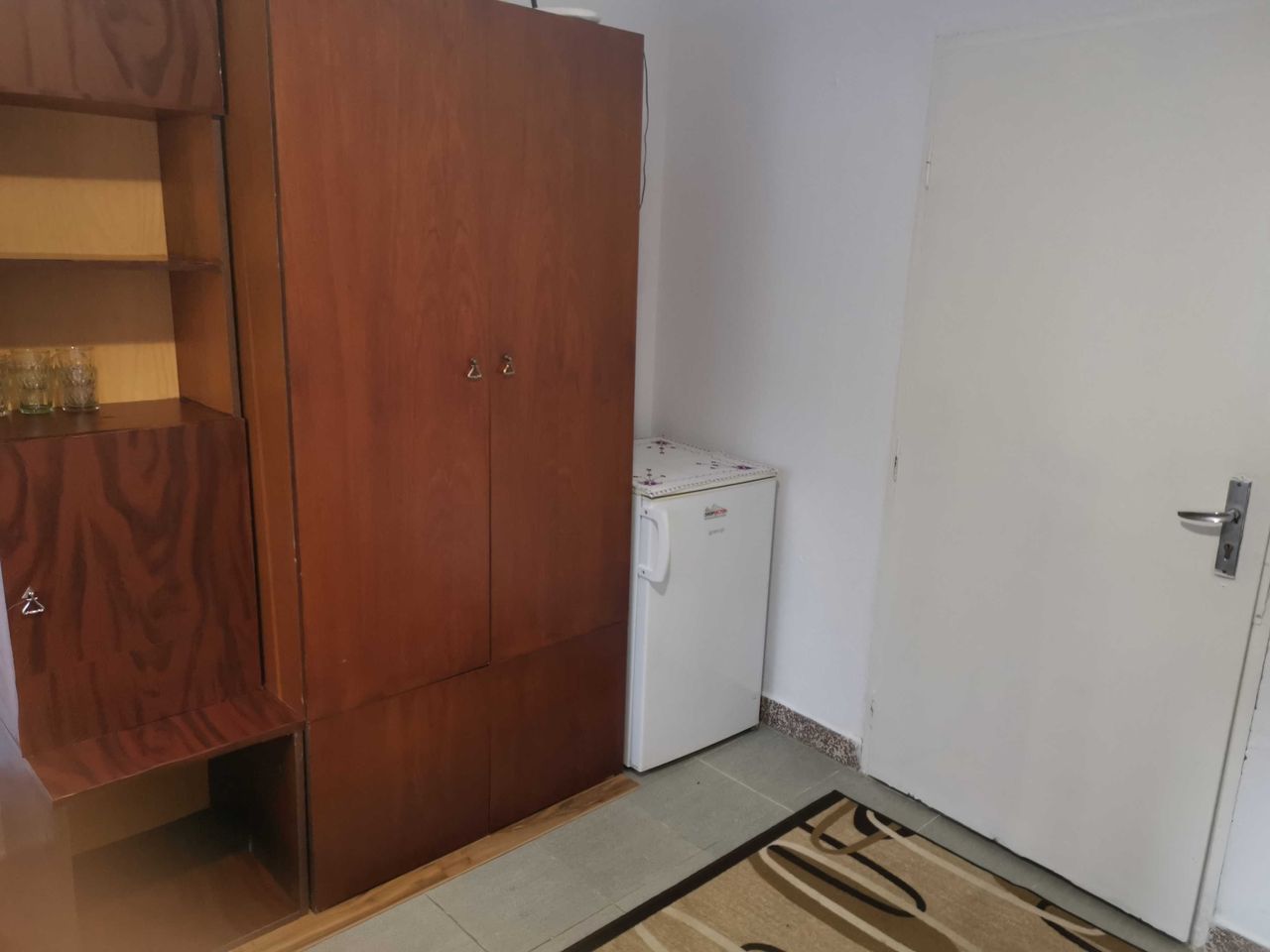 Дава се под наем Етаж от къща в Добрич, Център - 15 кв.м за 102 € - Снимка #2
