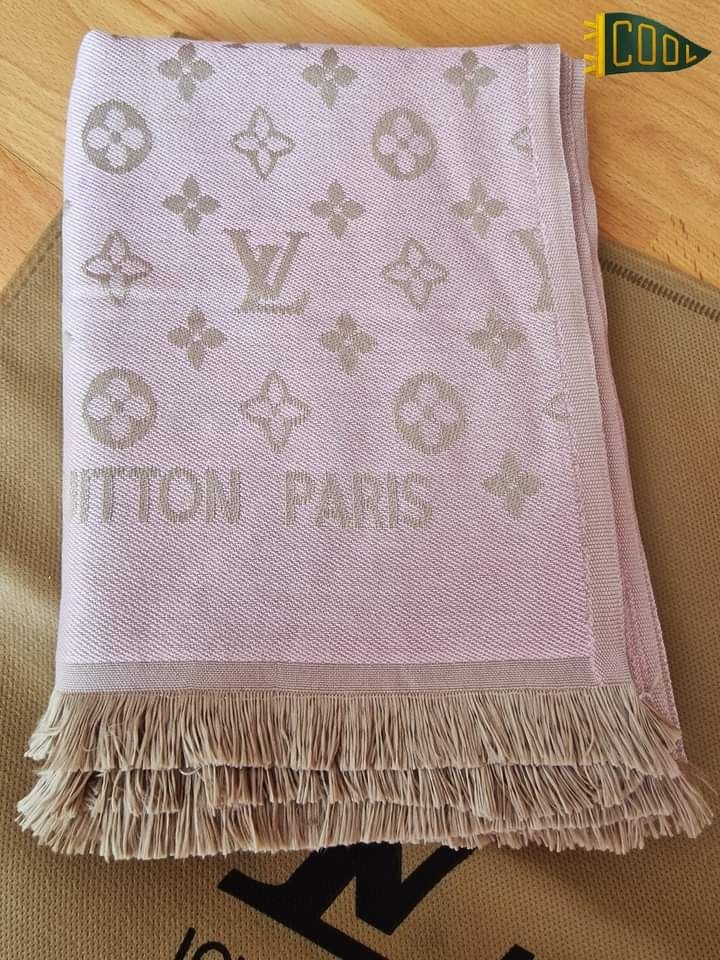 Eșarfă Louis Vuitton  roz prafuit, new model, material tip casmir