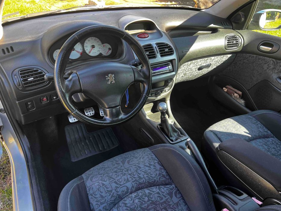 Peugeot 206 1.6 бензин пежо