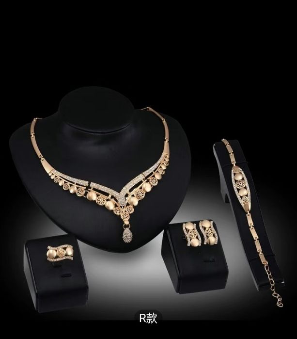 Бижутерия набор золотой