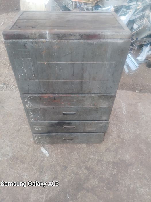 Cintar electronic sta banc pentru scule stare perfecta 4 sertare