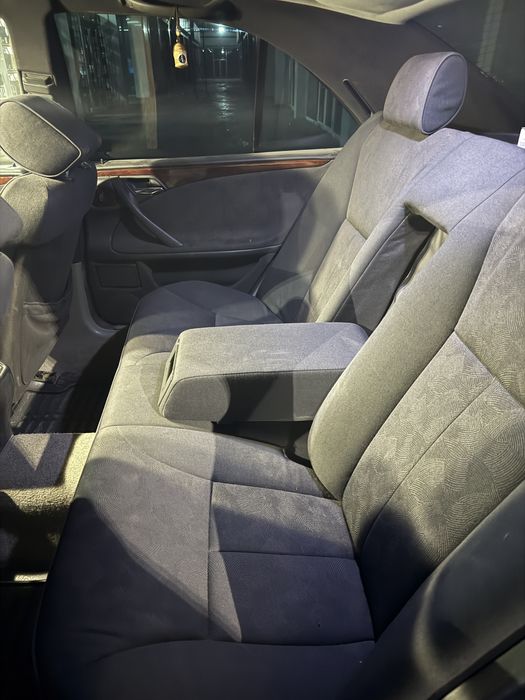 Mersedes Benz 210 Arenda