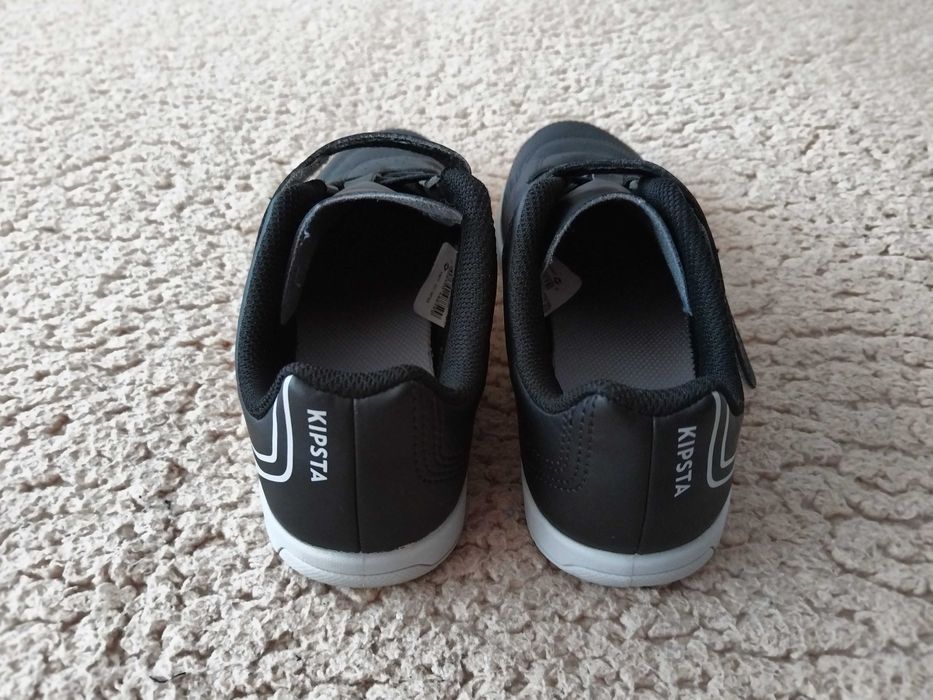 Детски обувки за футзал 100, черно-сиво, Kipsta - 36 номер