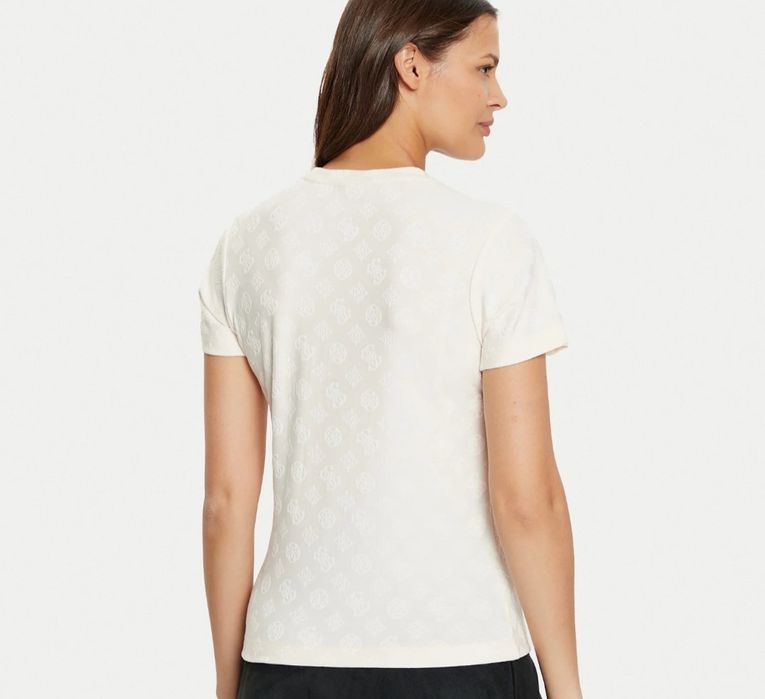 Оригинална тениска на Guess