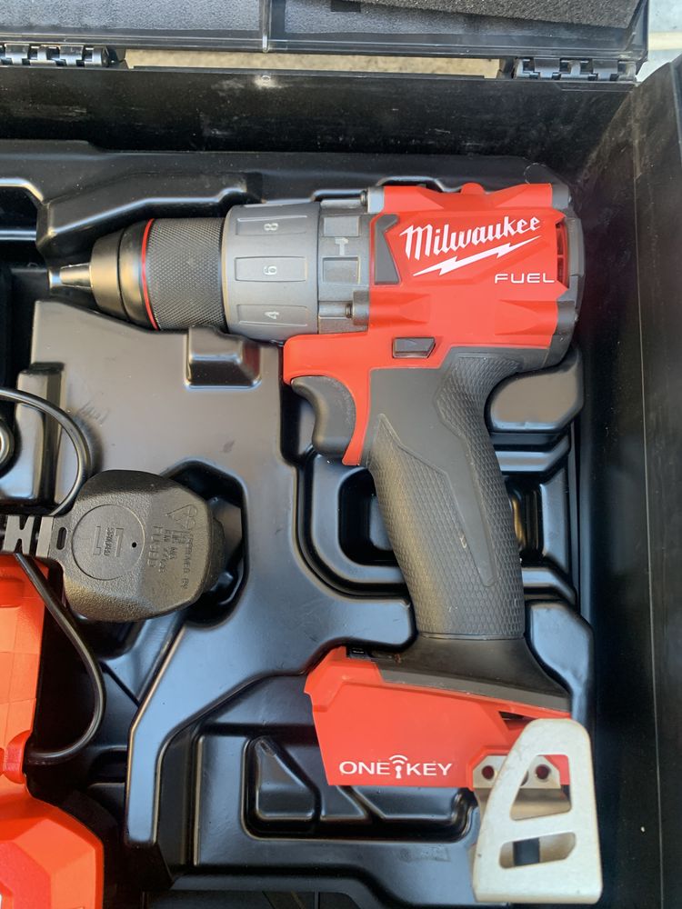 Milwaukee M18 ONEPD2/безчетков винтоверт/+бат 5 ah.,+зарядно в куфар