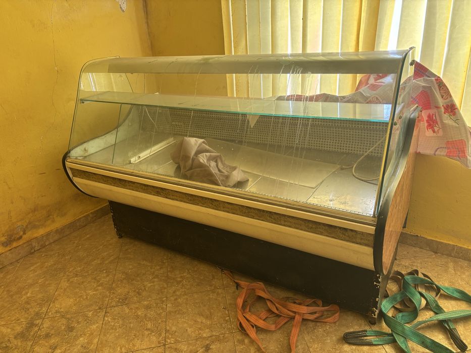 Vand vitrina mezeluri