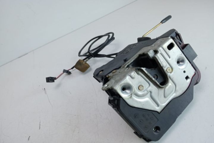 Broasca Usa  dreapta fata   2037200435 Mercedes-Benz C-Class W203/S20