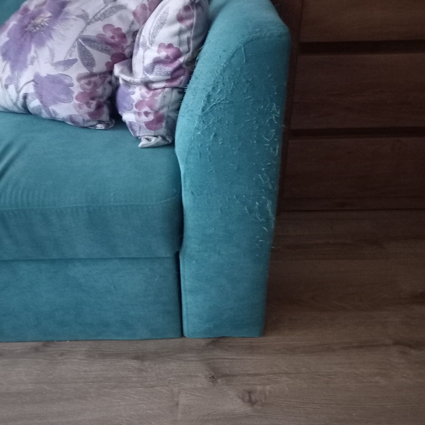 Продавам диван  сгъваем ъглов