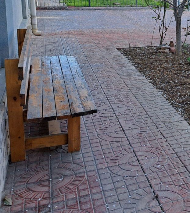 Деревянная скамейка