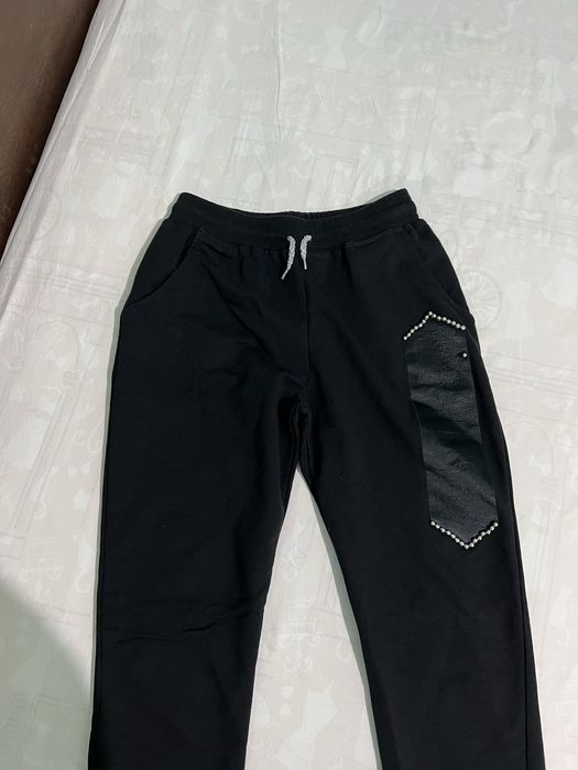 Спортно долнище в черно