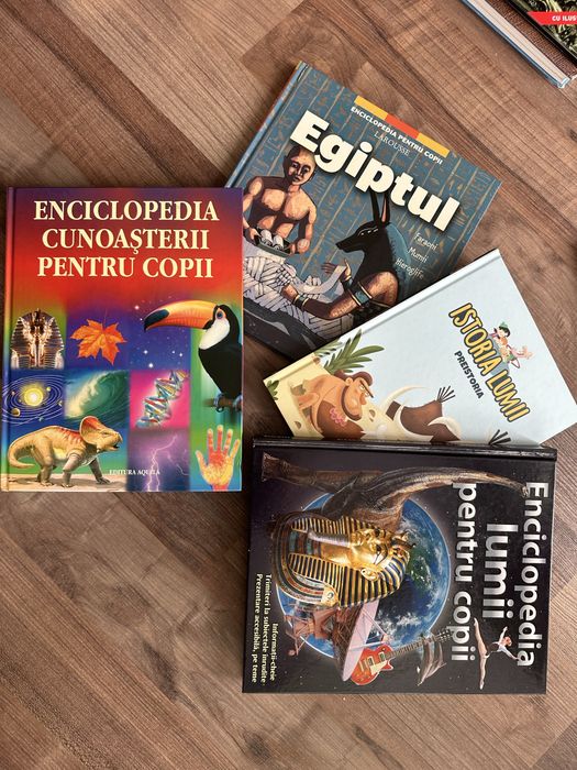 Vand enciclopedii pentru copii