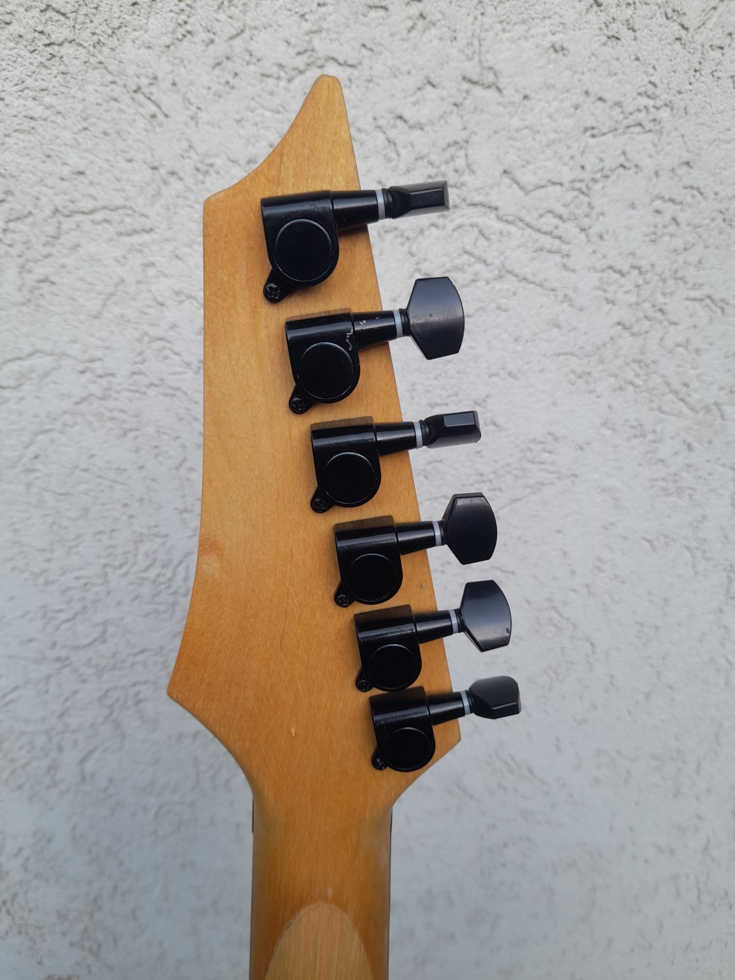chitara electrica model Ibanez