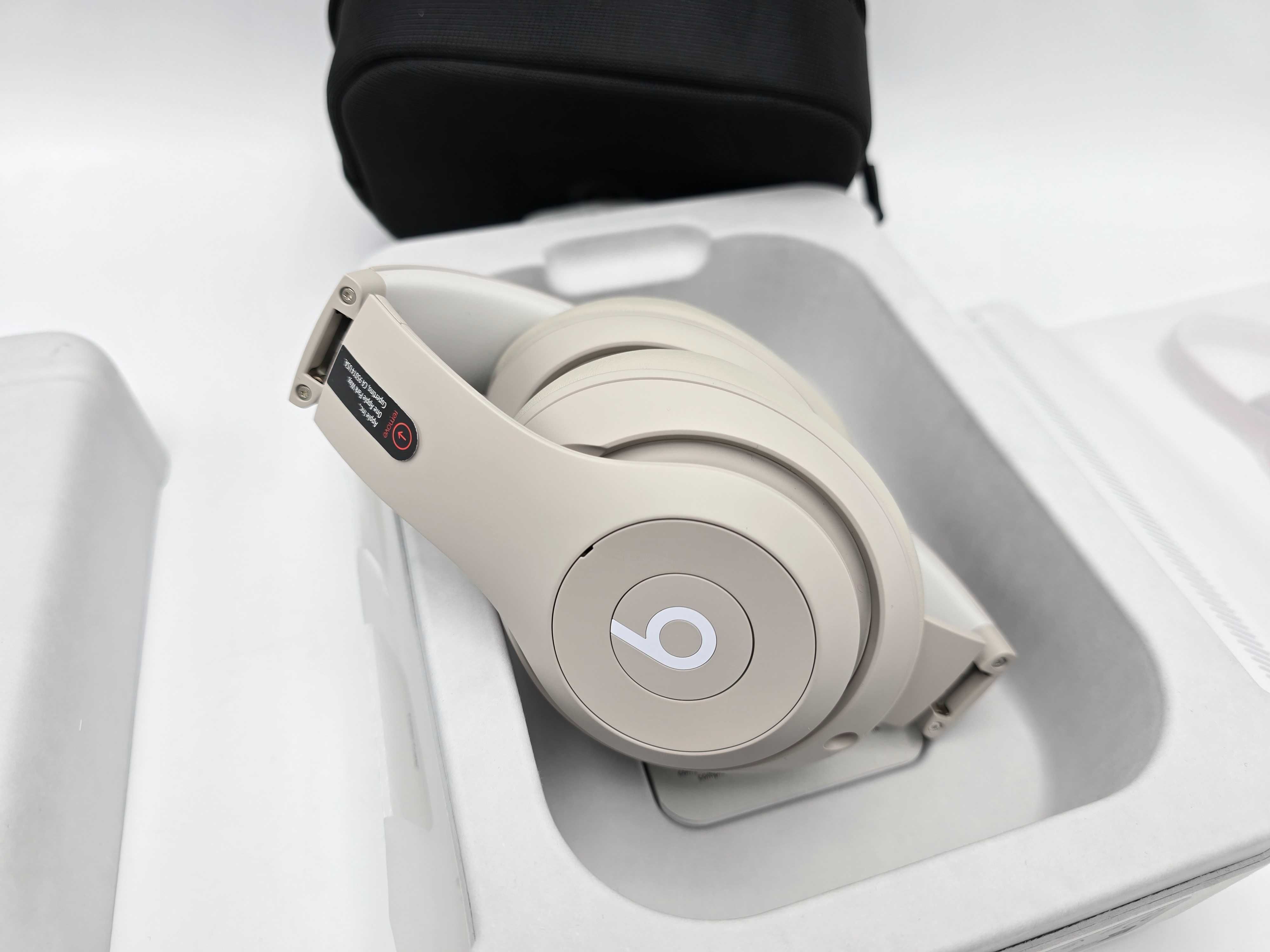 Casti Audio Wireless Over The Ear Beats Studio Pro Sandstone Noi Box