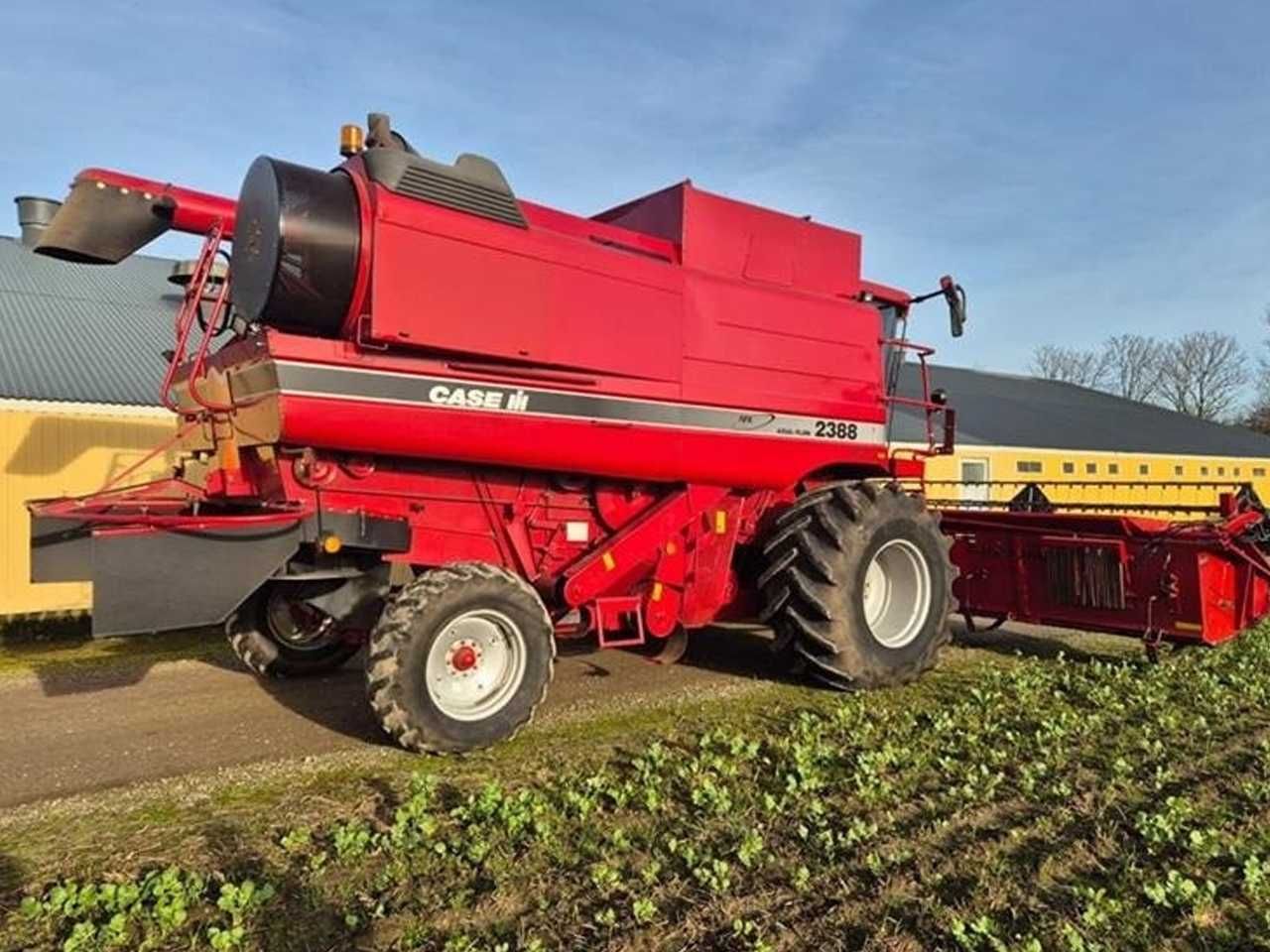 Зерноуборочный комбайн Case IH AXIAL-FLOW 2388