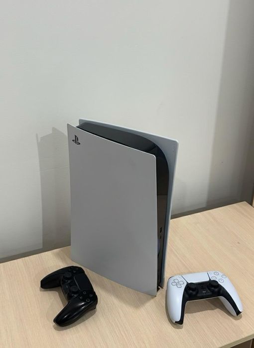 PS5 с 2 джойстиками + игры + подписка Deluxe до декабря
PS5 с 2 джойст