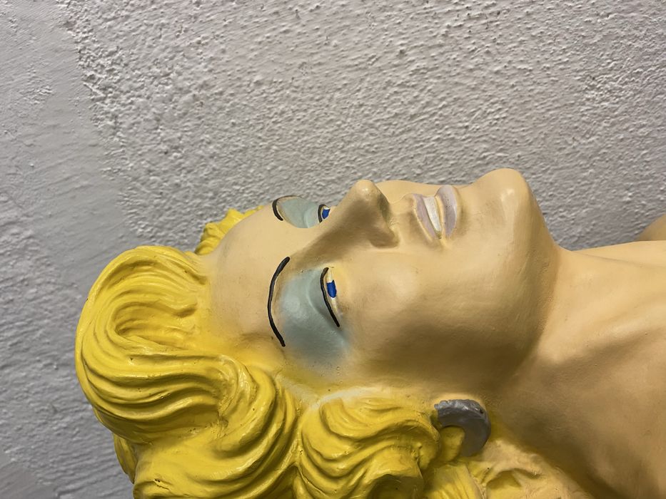 Голям американски бюст мерлин монро