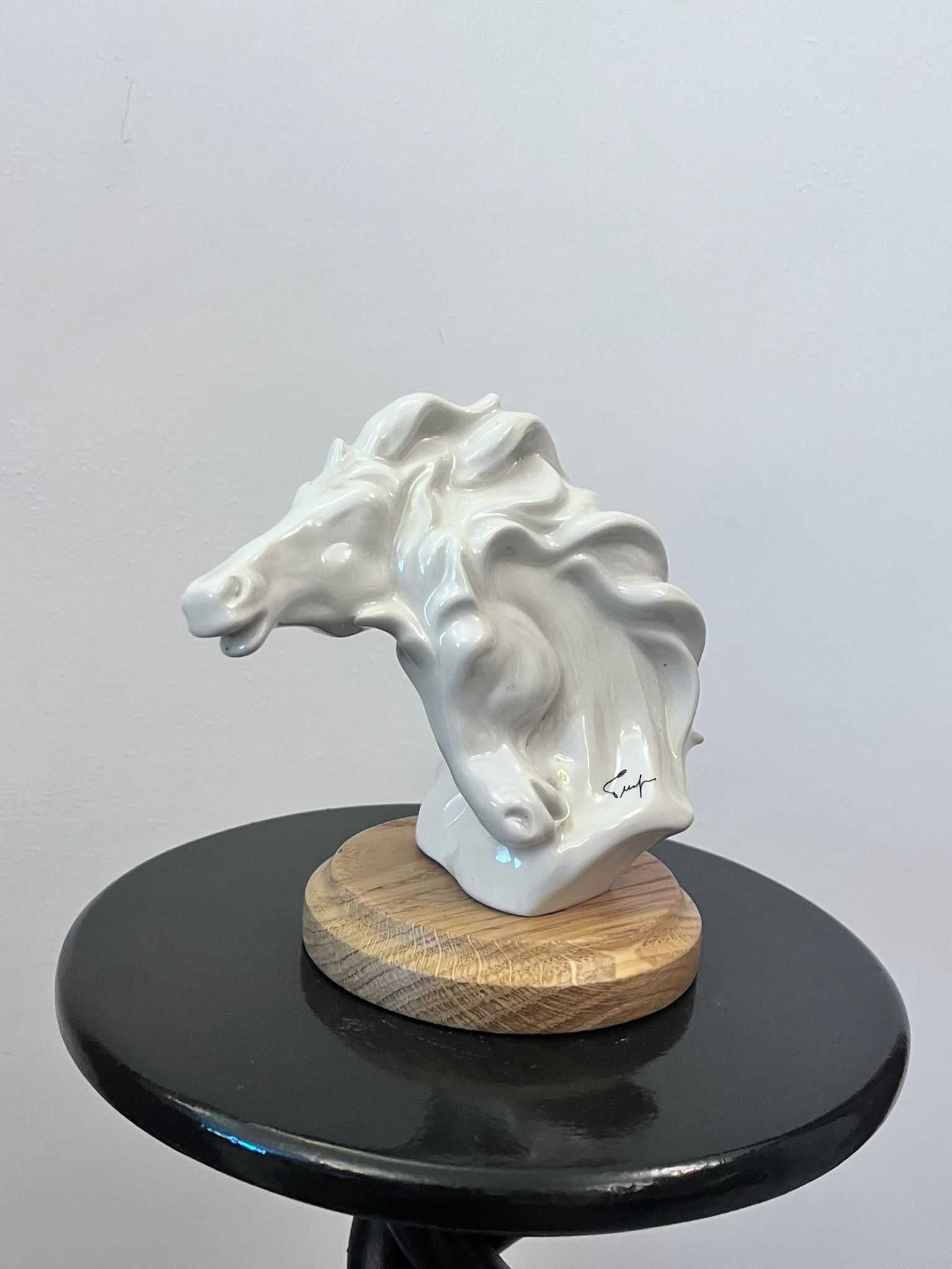 Bibelou expresiv portelan semnat Capodimonte statueta bibeloluri