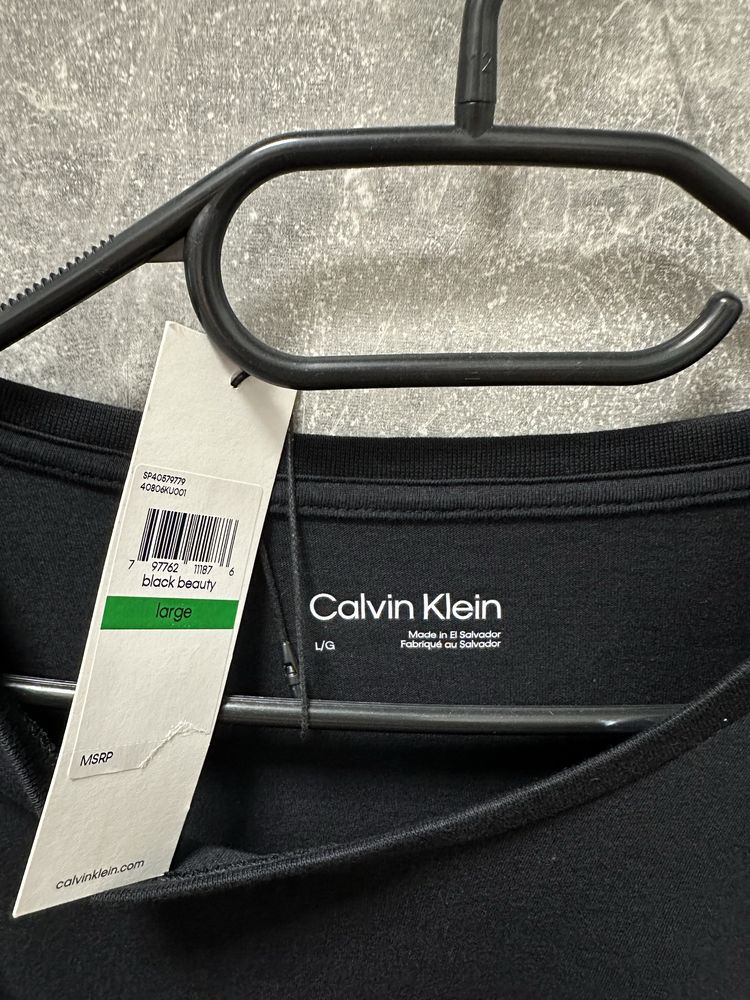 Vand tricou Calvin Klein , marime L , nou , adus din State