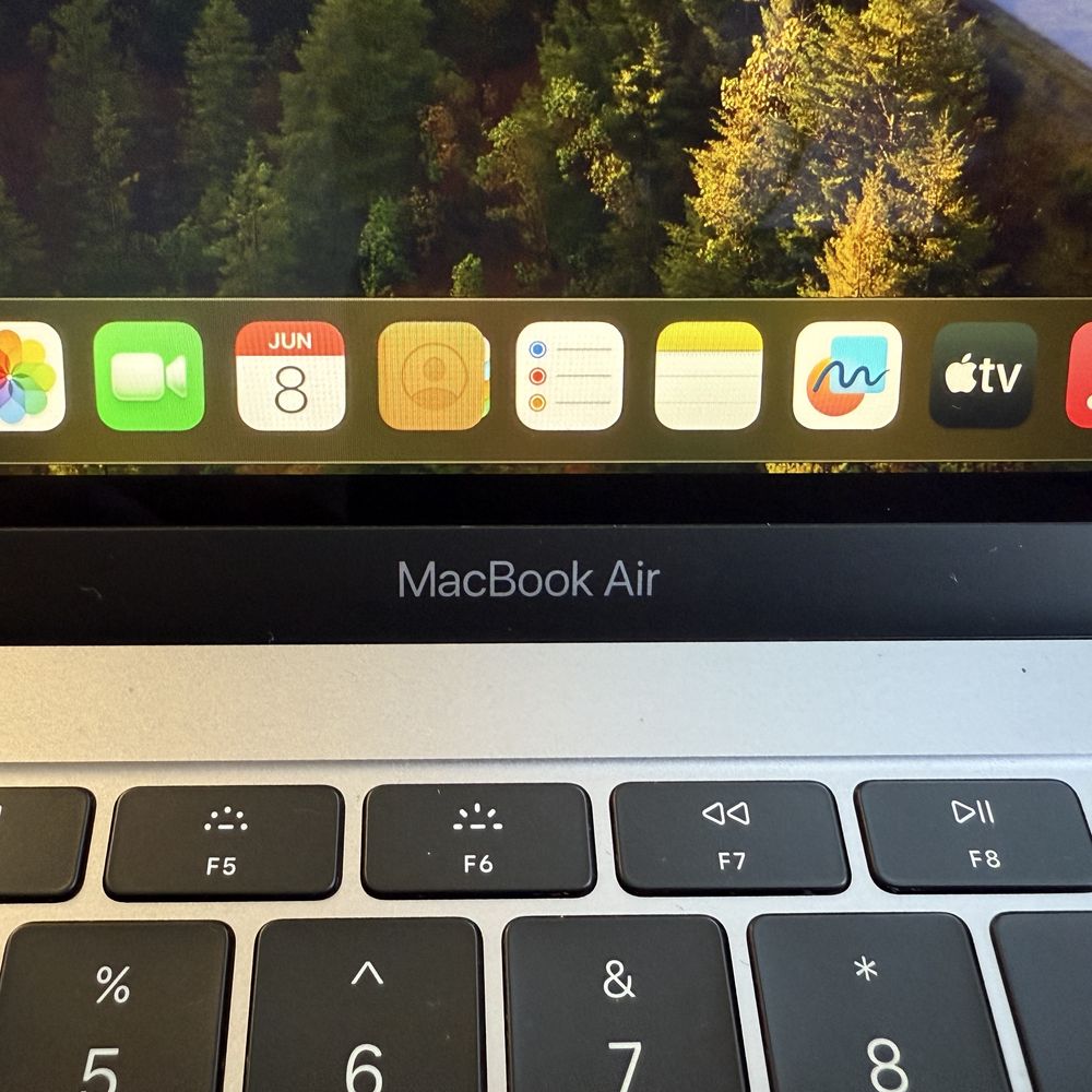 MacBook Air 13” Retina (2019) – Intel i5, 8GB, Space Gray