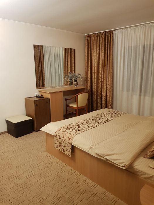 Închiriem vila în imediata apropiere a statiunii Sinaia...1500 lei