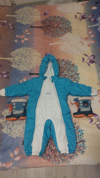 Продавам бебешки космонавт и апрески