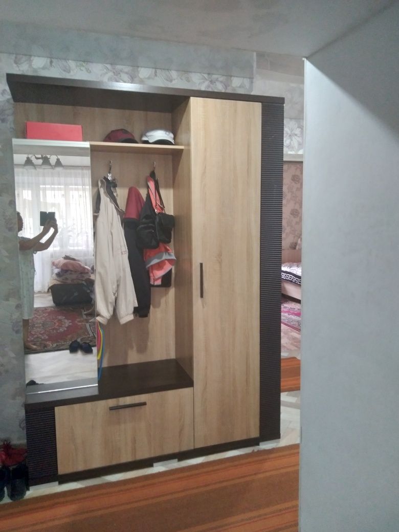 Шкаф для прихожей. Новый