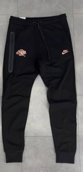 Nike Tech Syna World