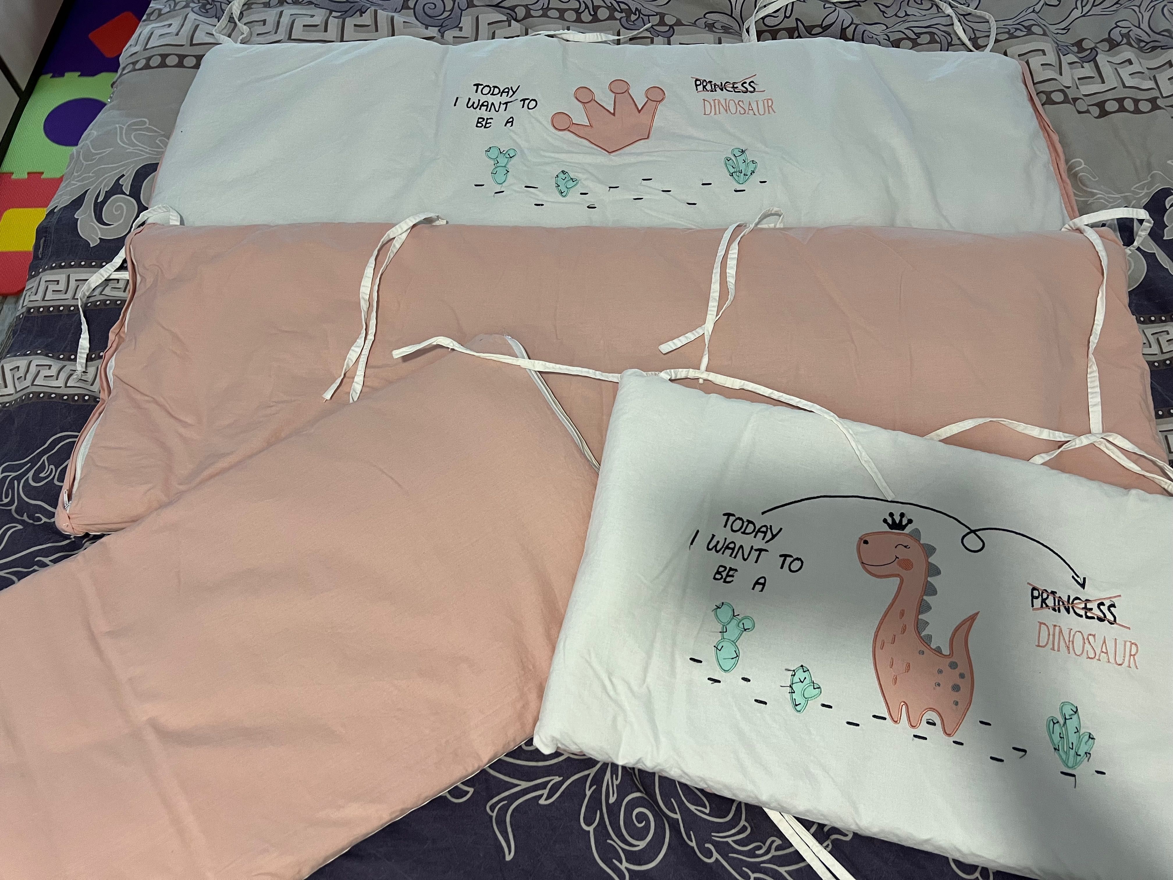 Възглавници за кошара в бяло и розово