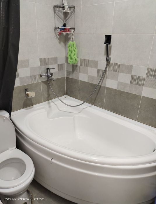 Продается Своя 2/2/9 квартира Метро Ойбек , Мирабад