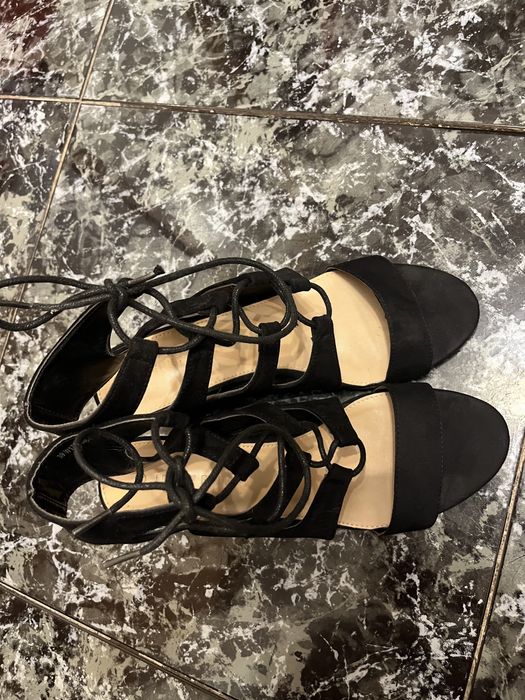 Sandale negre cu toc