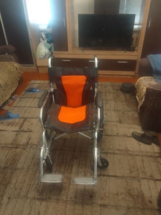 Продам инвалидную коляску