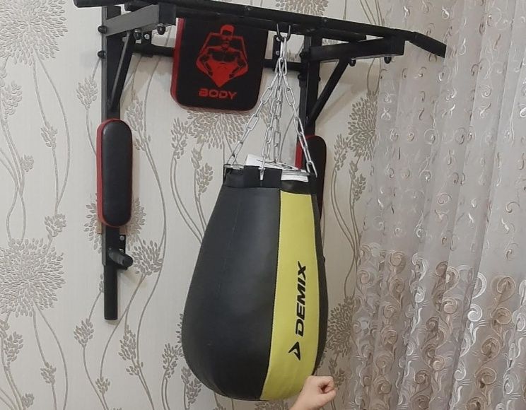 Турник и груша  в хорошем состояние