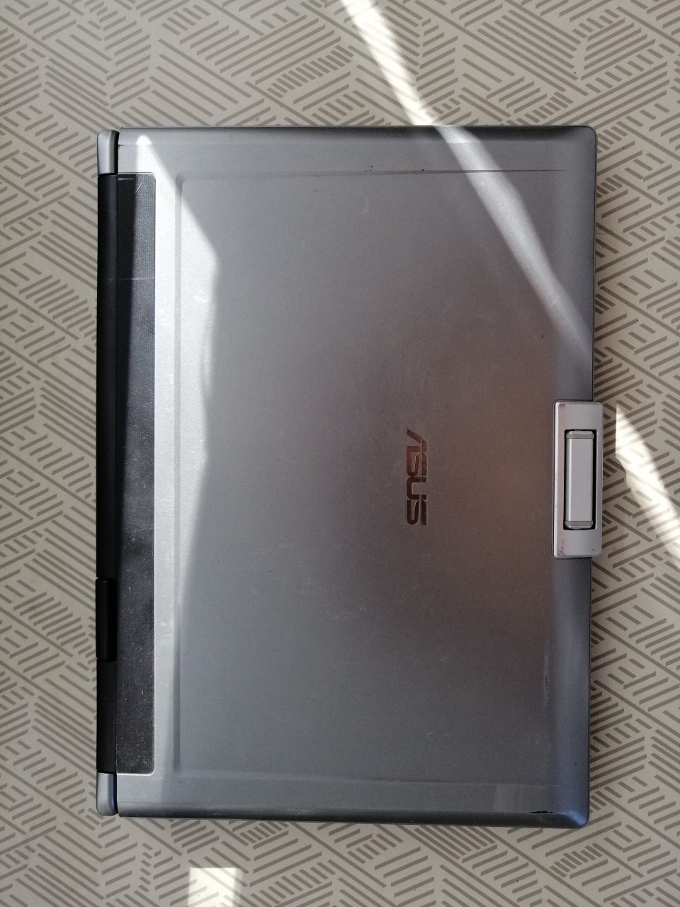 Laptop ASUS F5 Entertainment System