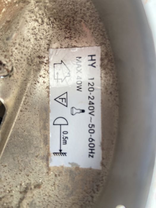 Vand lustra cu trei becuri