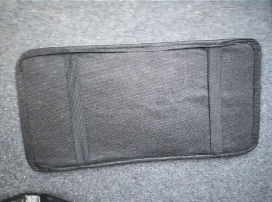 Suport ochelari, documente, DVD, CD, pixuri pentru parasolar