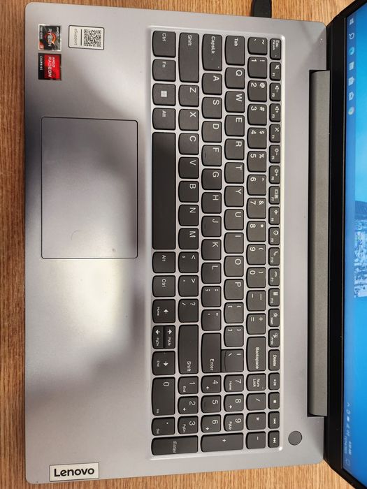 Hope Amanet P11-Lrnovo V15/ Ryzen 3-7th/ram 8gb/Ssd 512gb/Garantie