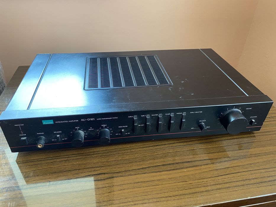 Усилвател Sansui AU-D101