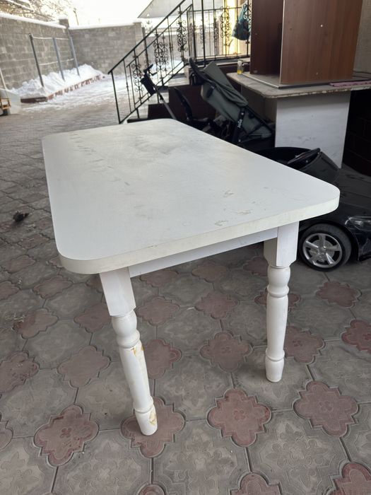 Стол для кухни белый срочно