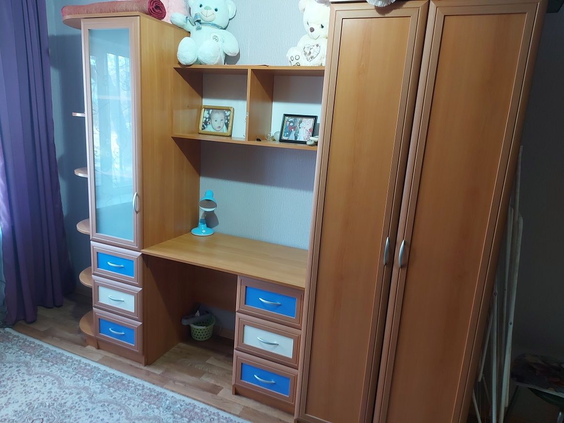 Продам стенку в детскую комнату и кровать