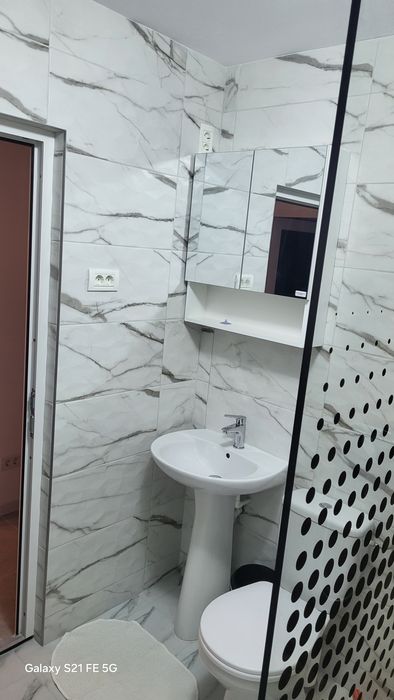 Închiriez apartament