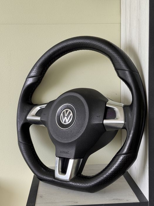 Продавам оригинален волан от VW SCIROCCO