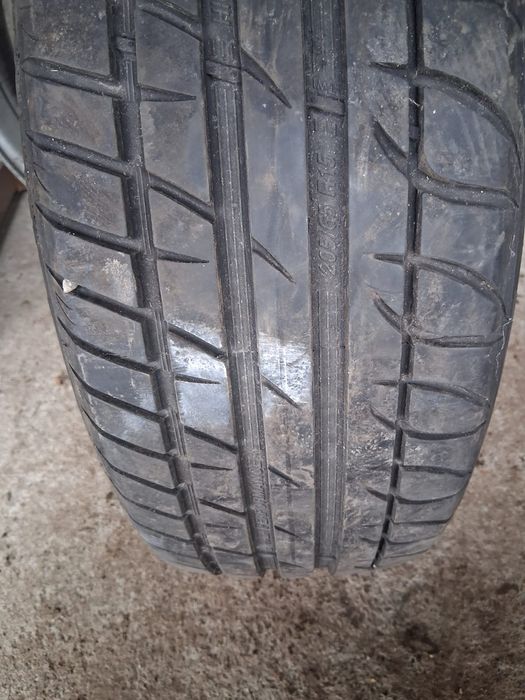 Vand 4 cauciucuri de vară 205/65/R15