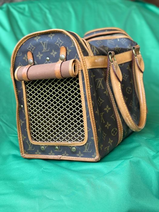 Geanta Louis Vuitton pentru căței.