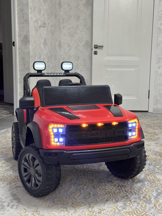 Продаеться машина с пультом