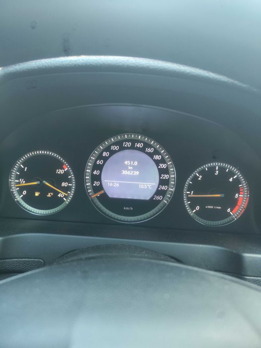 Vând Mercedes Benz C class