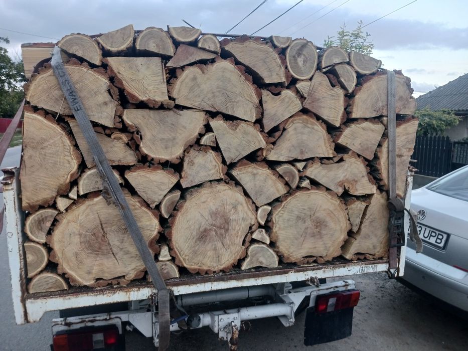 Vând lemne de foc sparte tăiate esență tare stejar uscat transport gra