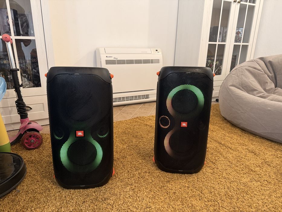 2 бр Partybox 110 + стойки JBL