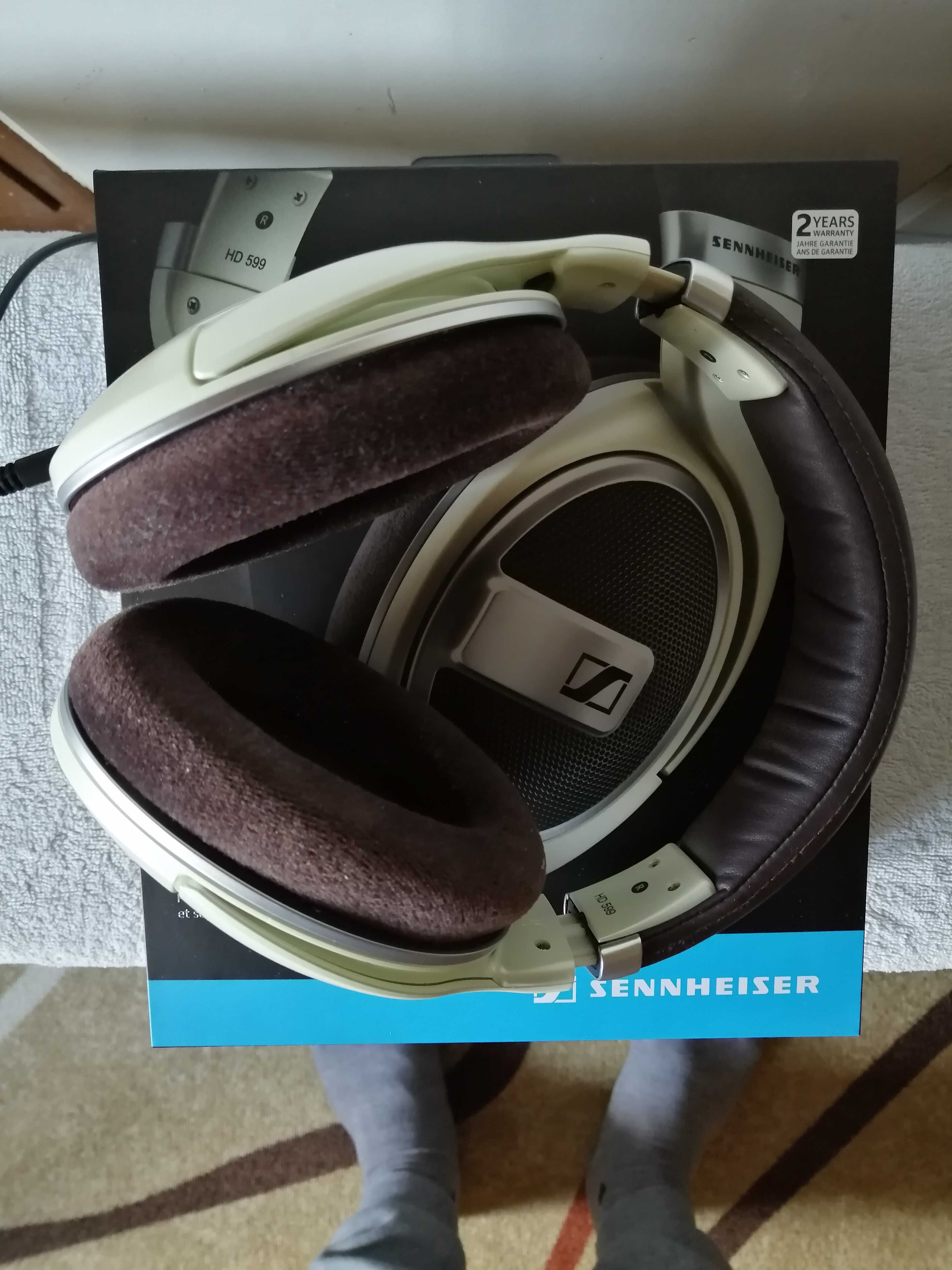 Продавам слушалки Sennheiser HD599 в магазинно състояние с гаранция