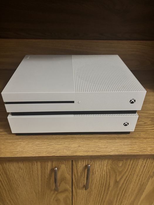 LOT 2x Xbox One S (Disc + All Digital) -  Defect HDMI