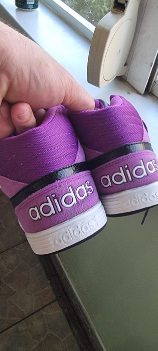 Маратонки ADIDAS  номер 39 1/3.като нови